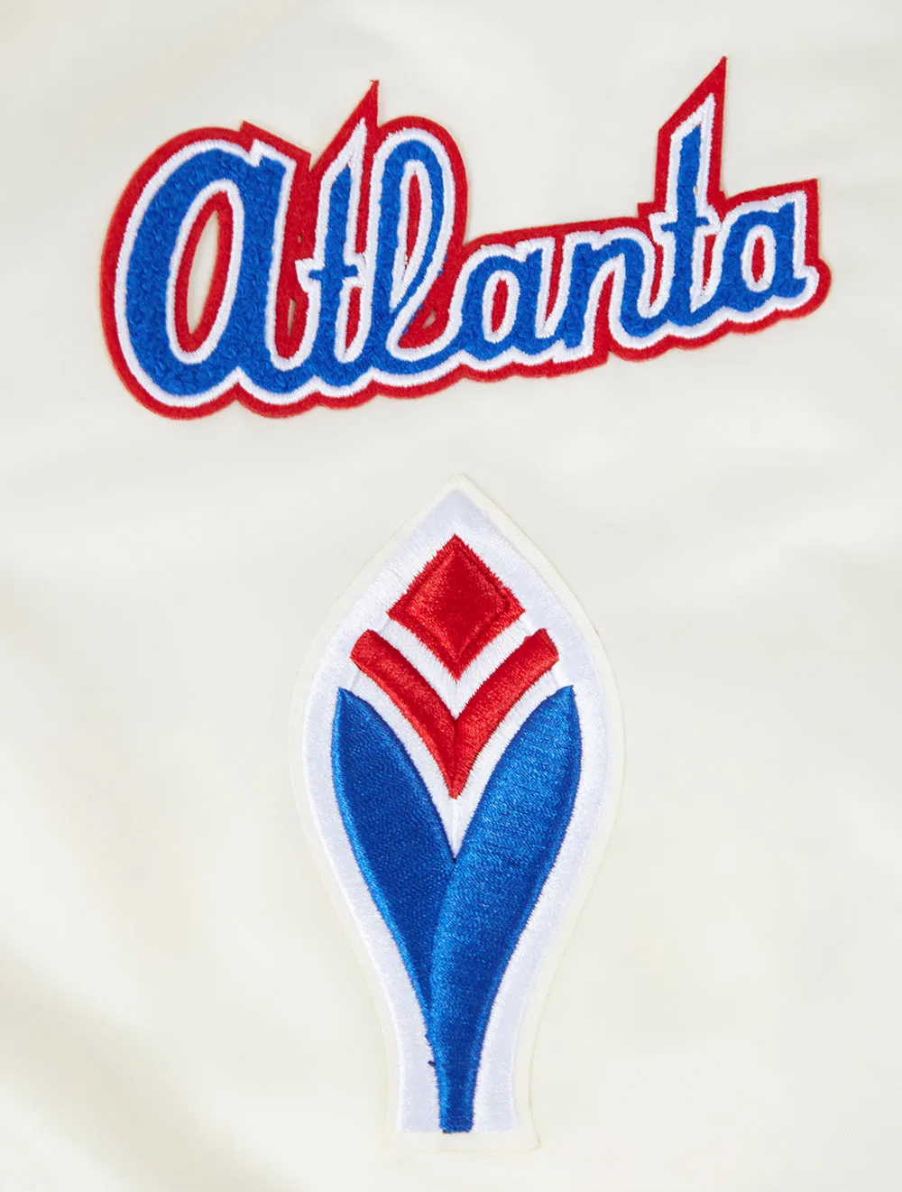 MLB ATLANTA BRAVES RETRO CLASSIC WOMEN'S RIB SATIN JACKET (EGGSHELL/ RED)